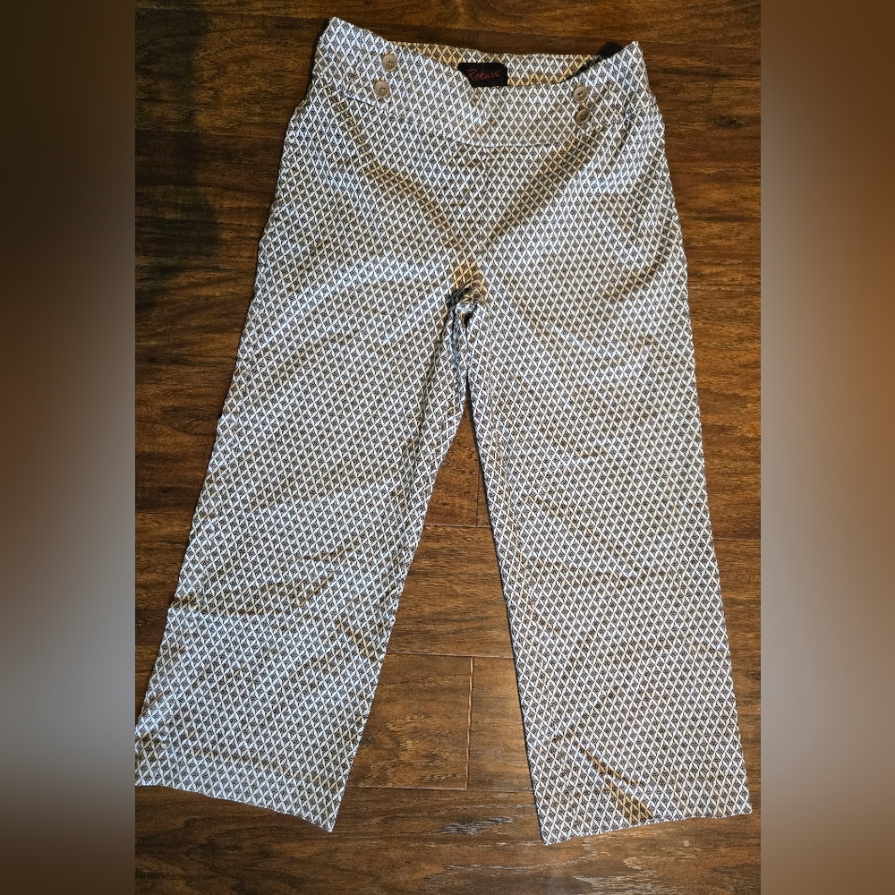 Rekucci Women's Black and White Patterned Capris